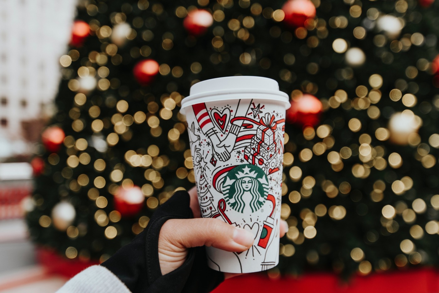 Starbucks Is Criticized for Its Holiday Cups. Yes, Again. - The