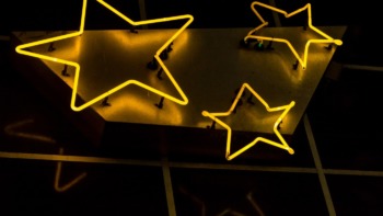 yellow neon star signs