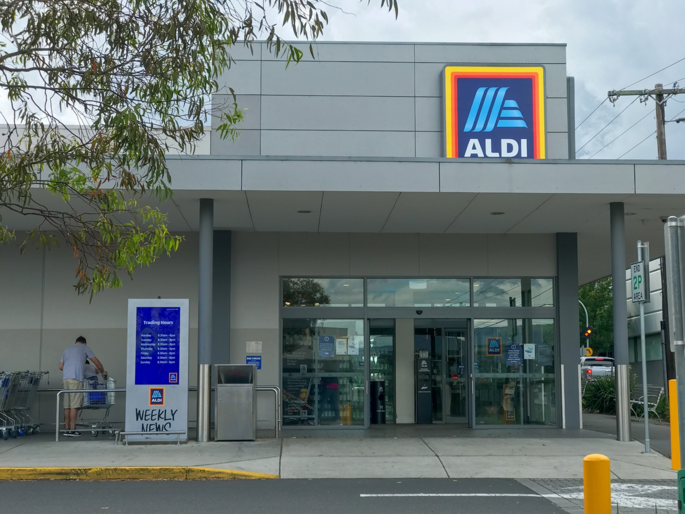 An image of an Aldi storefront